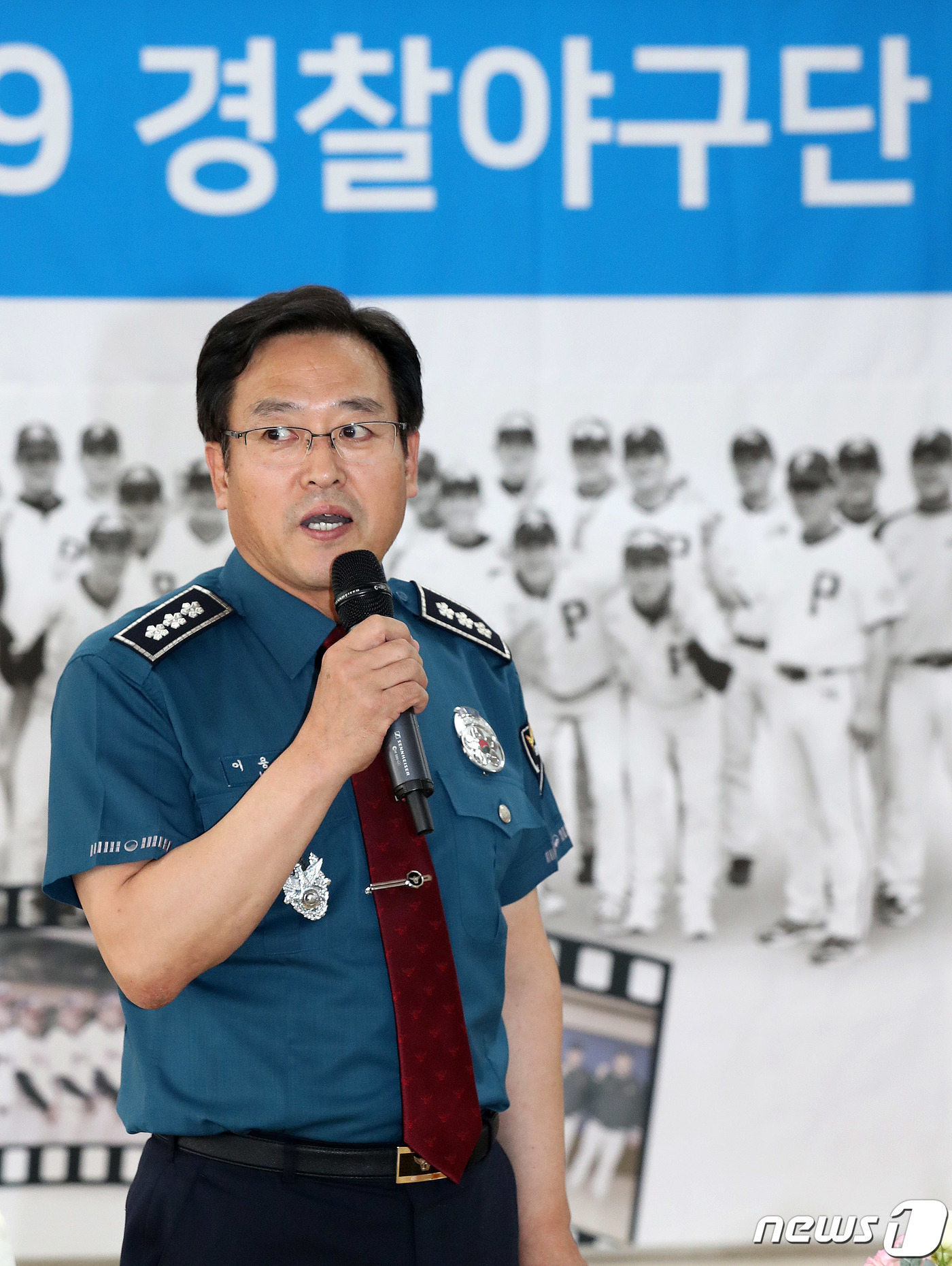 (서울=뉴스1) 박세연 기자 = 이용표 서울지방경찰청장이 30일 오전 종로구 서울경찰청에서 열린 2019 경찰야구단 해단식에서 인사말을 하고 있다. 2019.7.30/뉴스1