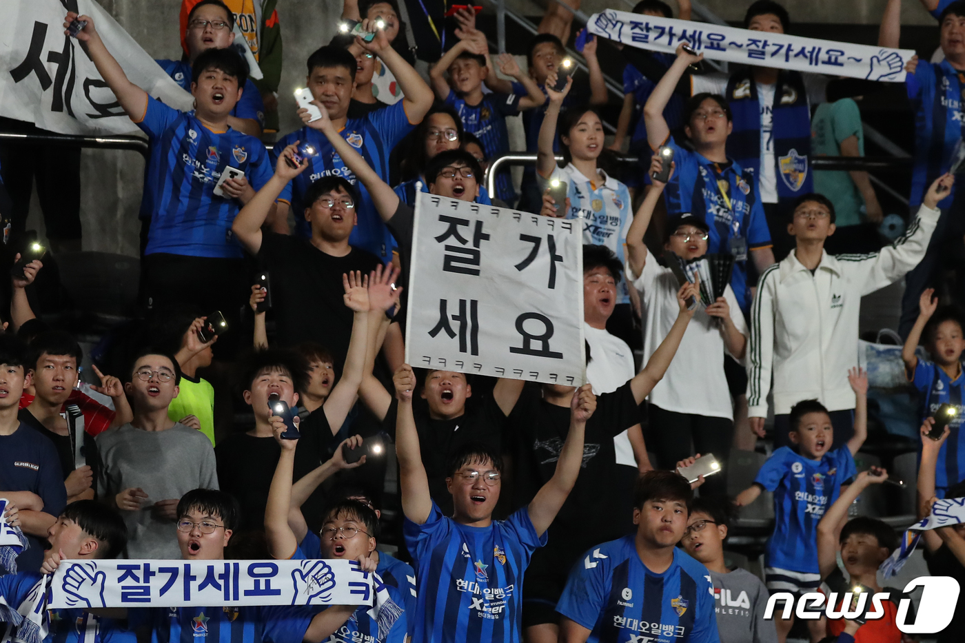 (울산=뉴스1) 윤일지 기자 = 30일 울산종합운동장에서 열린 프로축구 '하나원큐 K리그1 2019' 울산현대와 FC서울의 경기에서 울산이 서울에게 3대1로 승리했다. 경기중 울산 …