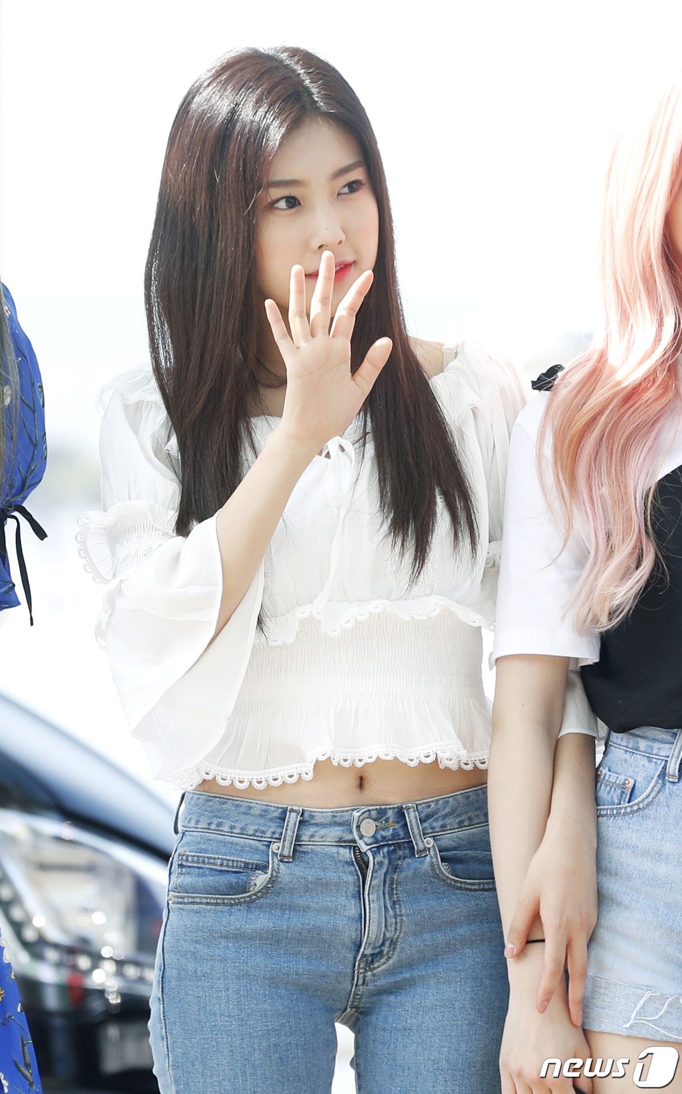 (인천공항=뉴스1) 권현진 기자 = 아이즈원 강혜원이 해외 일정 참석차 5일 오전 인천국제공항을 통해 미국 뉴욕으로 출국하고 있다. 2019.7.5/뉴스1