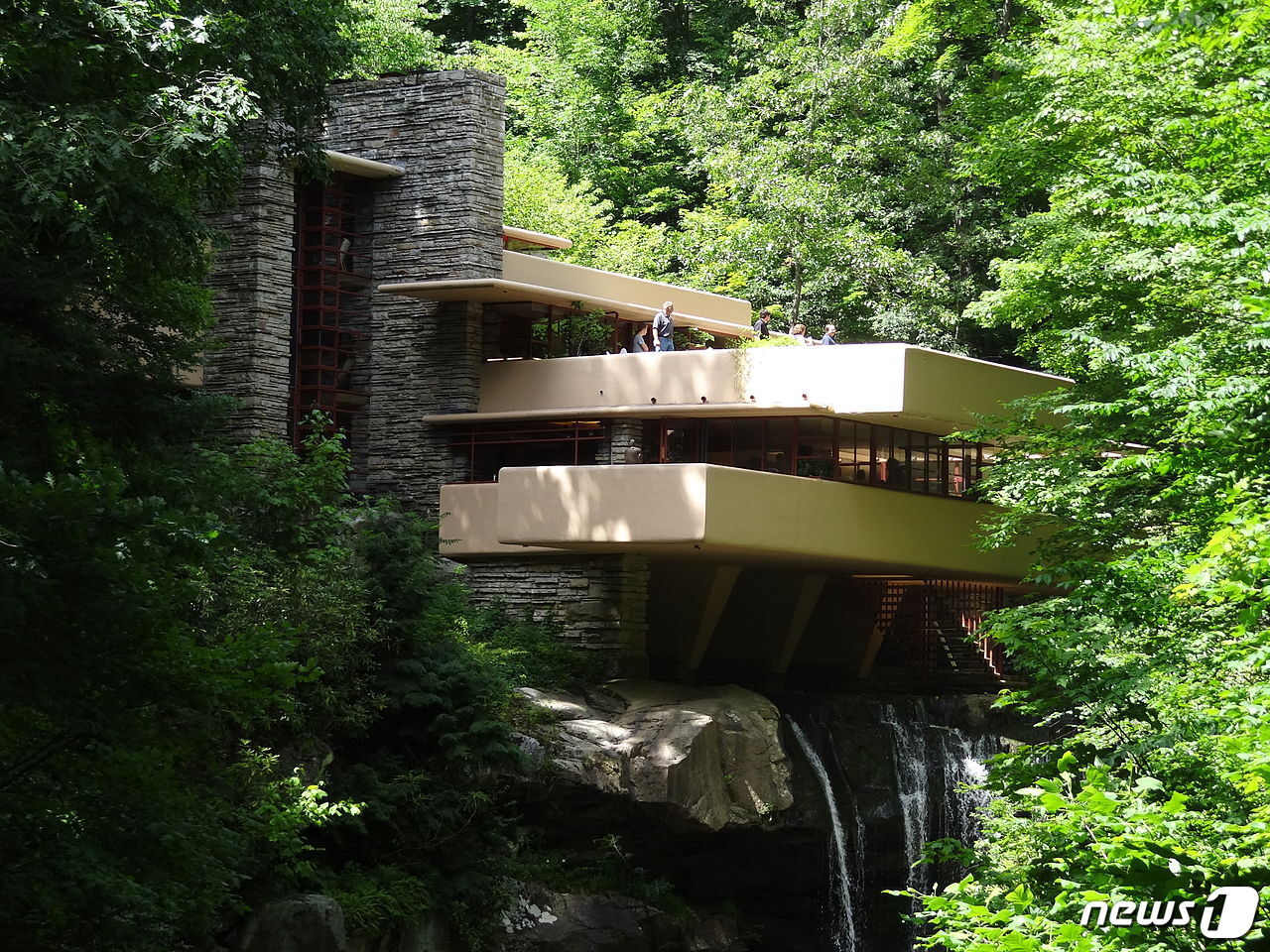 본문 이미지 - 낙수장(펜실베이니아·1939). ⓒ 뉴스1