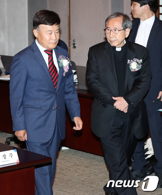 김원웅 해방 위원장 “민주당 친일 보호의 일환… 예를 들면 강북구 피모 의원”