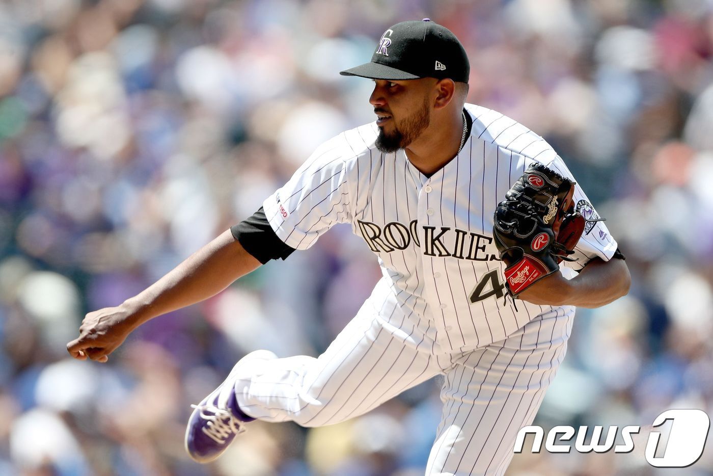 본문 이미지 - 콜로라도 선발투수 헤르만 마르케스가 1일 LA다저스전에 선발 등판해 6이닝 무실점으로 호투했으나 부상으로 교체됐다. ⓒ AFP=뉴스1