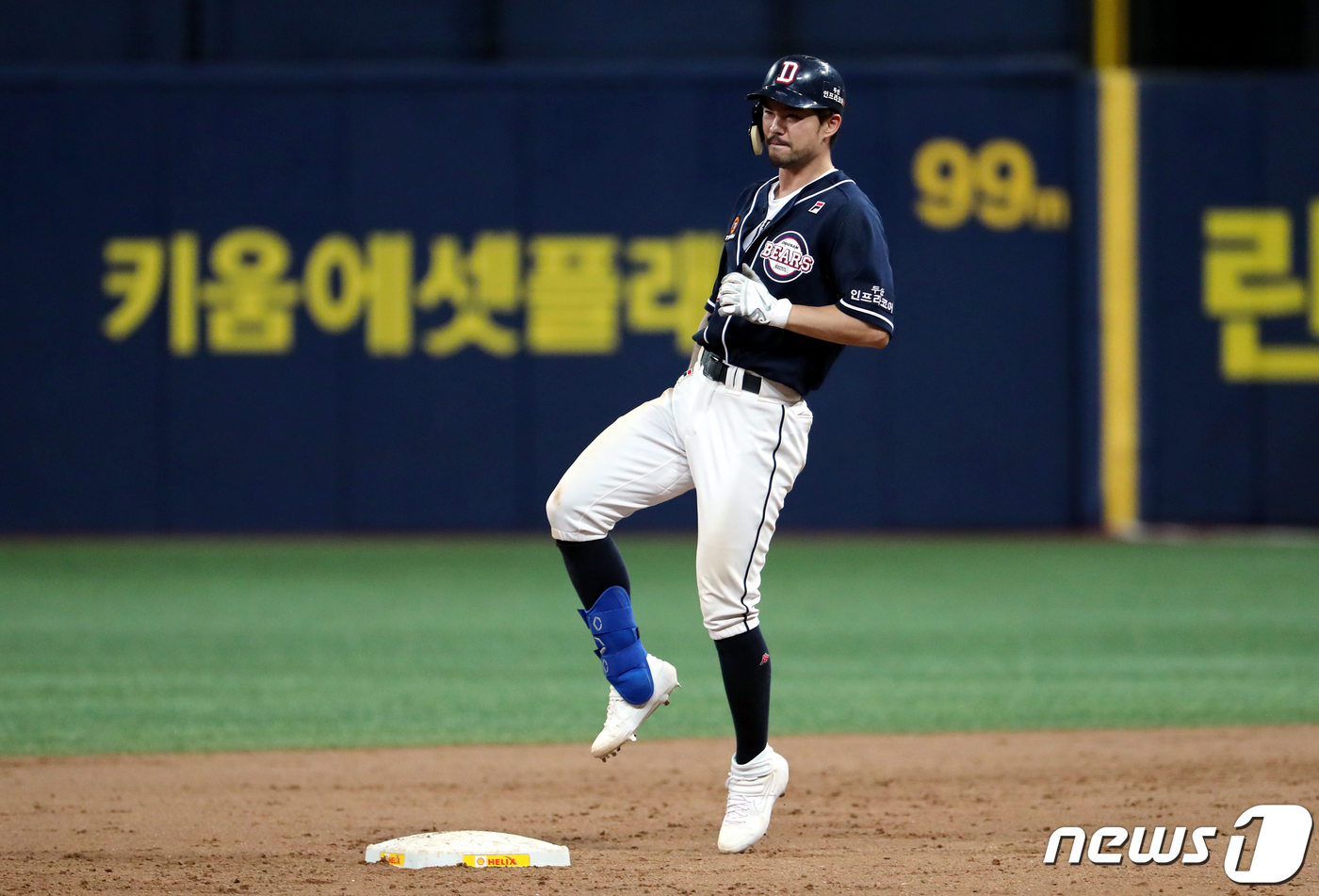 (서울=뉴스1) 이광호 기자 = 11일 오후 서울 구로구 고척스카이돔에서 열린 프로야구 '2019 신한은행 마이카 KBO 리그' 두산 베어스와 키움 히어로즈의 경기, 두산 9회초 …