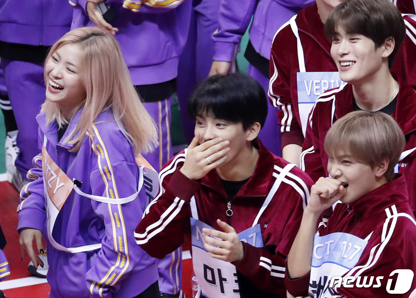 (고양=뉴스1) 권현진 기자 = 있지(ITZY) 류진과 NCT127 마크, 재현, 해찬이 12일 오전 경기도 고양체육관에서 열린 ‘2019 추석특집 아이돌스타 선수권대회’(아육대) …