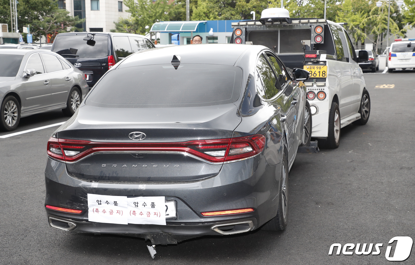 (대전=뉴스1) 주기철 기자 = 내연녀의 딸을 납치한 혐의로 A(49)씨가 12일 오후 청주에서 붙잡혔다. A씨는 지난 11일 오후 6시 40분께 대전 대덕구 석봉동에서 자신을 만 …