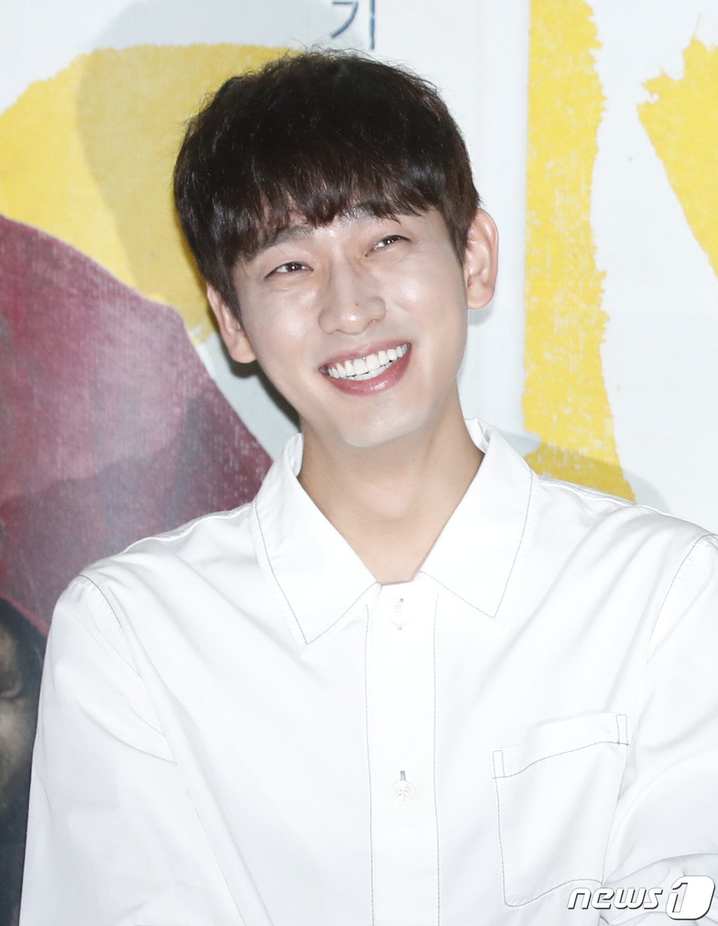 본문 이미지 - 배우 윤박이 13일 오후 서울 용산CGV에서 열린 영화 '광대들: 풍문조작단' 언론시사회에 참석해 미소를 짓고 있다. '광대들'은 조선 팔도를 무대로 풍문을 조작하고 민심을 흔드는 광대들이 권력의 실세 한명회에 발탁되어 세조에 대한 미담을 만들어내면서 역사를 뒤바꾸는 이야기를 그린 작품이다. 2019.8.13/뉴스1 ⓒ News1 권현진 기자