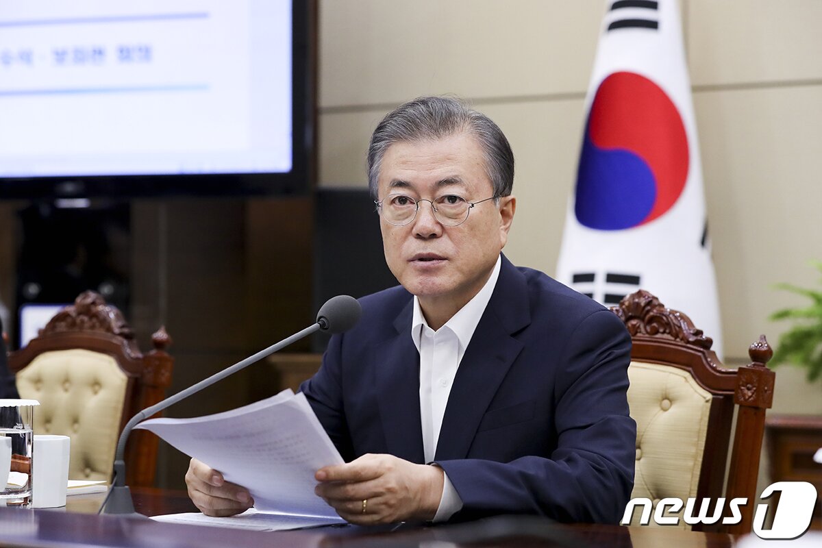 본문 이미지 - 문재인 전 대통령(청와대 제공) 2019.8.19/뉴스1