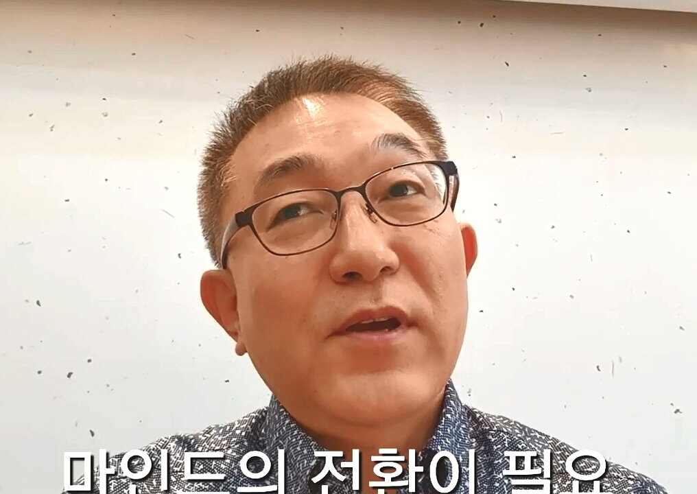 본문 이미지 - 자신의 유튜브 채널 '칼미남'에서 창업 노하우를 소개하는 한승양 대표ⓒ 뉴스1