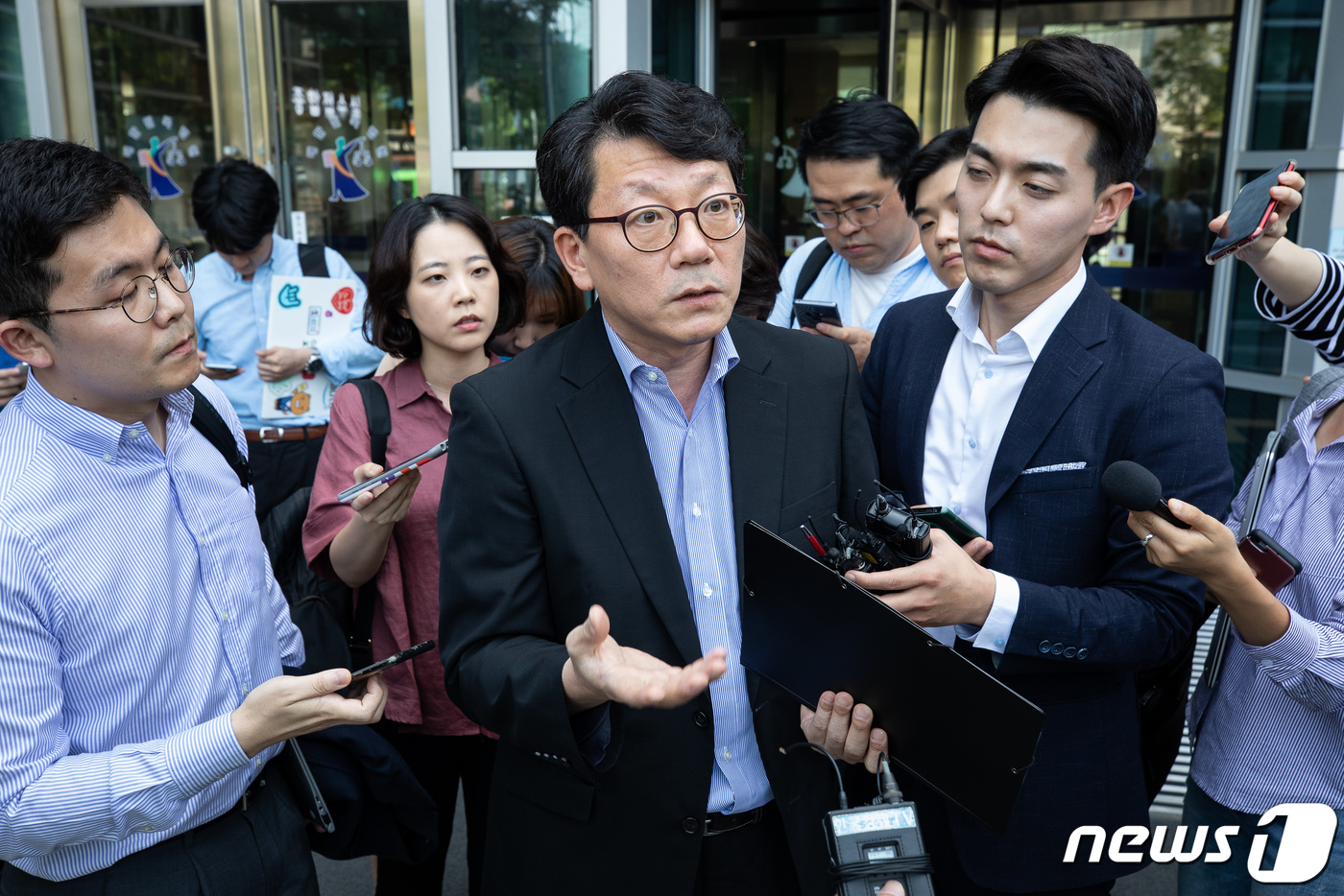 (서울=뉴스1) 유승관 기자 = 진성철 방송통신위원회 통신시장조사과장이 22일 서울 서초구 행정법원에서 열린 '접속 속도 장애 과징금' 관련 페이스북이 제기한 방송통신위원회 상대 …