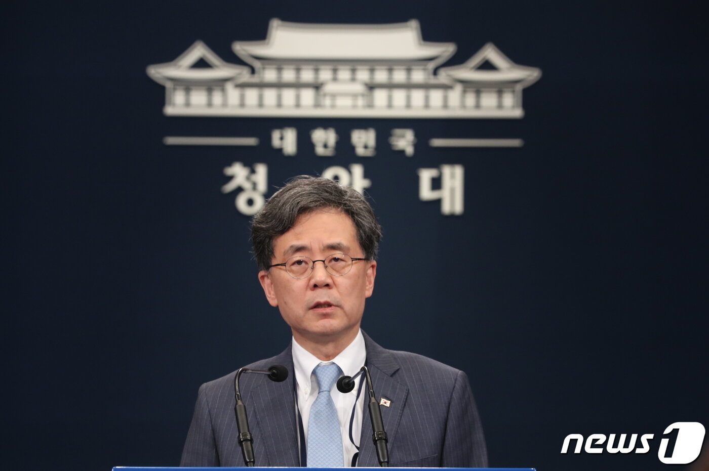 본문 이미지 - 김현종 국가안보실 제2차장이 23일 오후 서울 종로구 청와대 춘추관에서 지소미아 종료 관련 브리핑을 하고 있다. 2019.8.23/뉴스1 ⓒ News1 박세연 기자