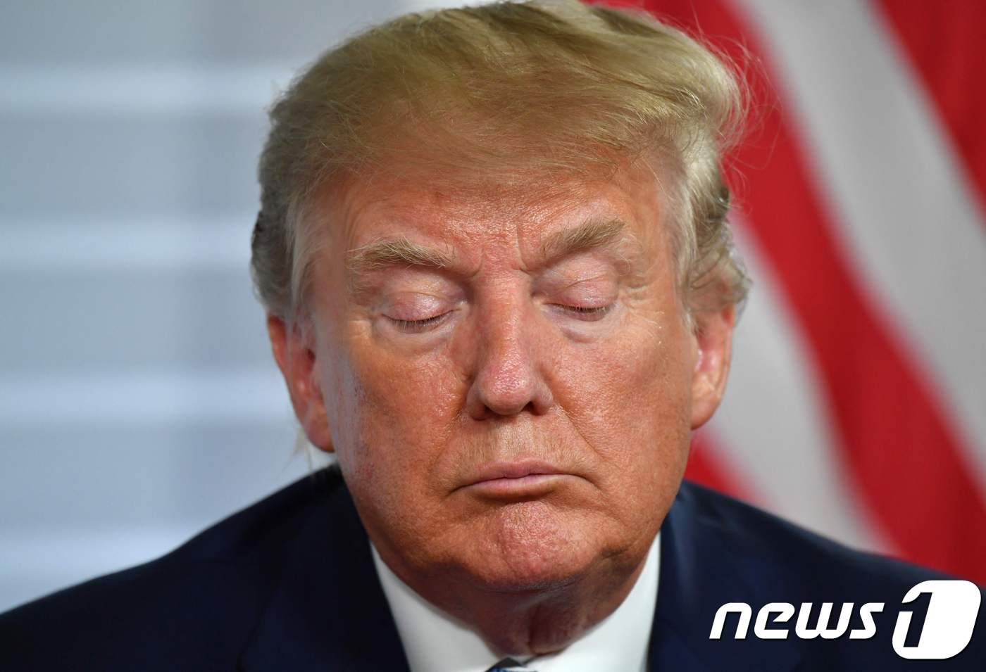 (비아리츠 AFP=뉴스1) 우동명 기자 = 도널드 트럼프 미국 대통령이 25일(현지시간) G7 정상회의가 열린 프랑스 비아리츠에서 아베 신조 일본 총리와 양자회담을 하고 있다. 트 …