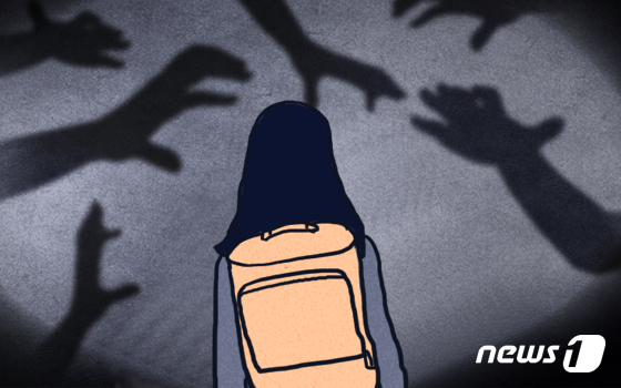 초등생 수프에 체액 넣은 교사…몰래 찍어 영상 공유