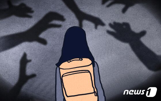 초등학생 수프에 체액 넣은 교사…몰래 찍어 자기들끼리 영상 공유