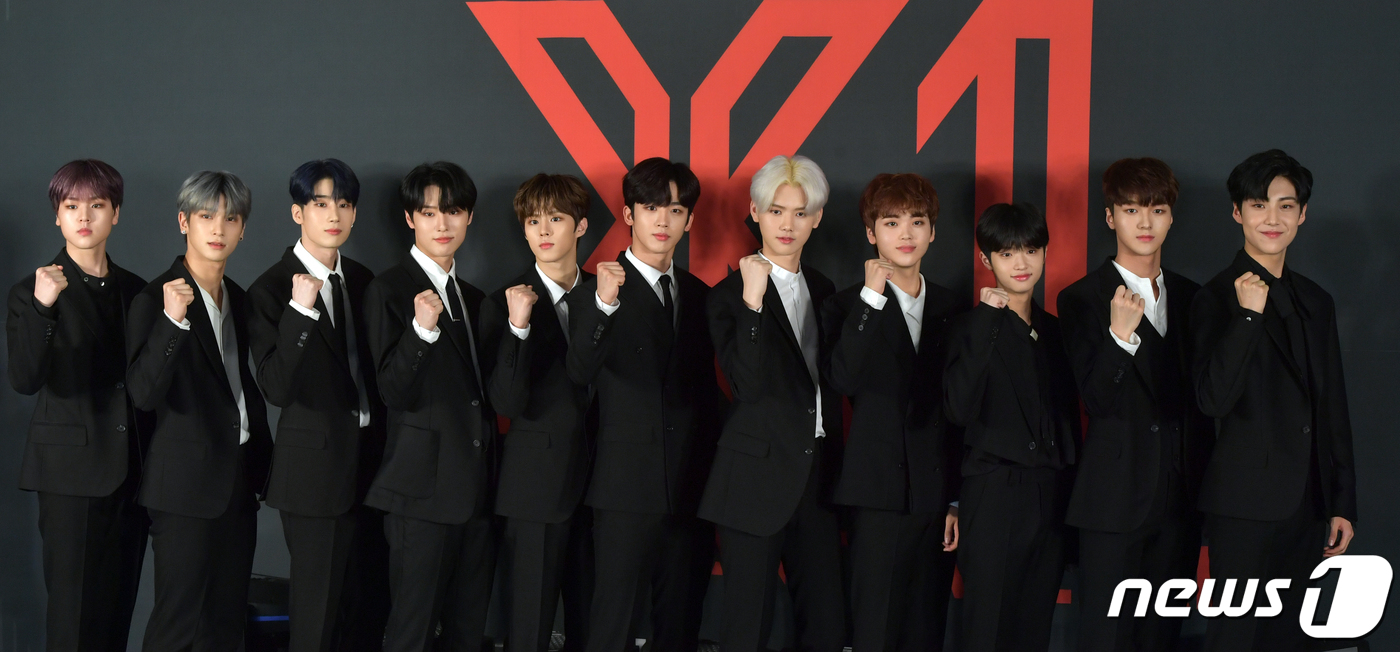 (서울=뉴스1) 황기선 기자 = 그룹 X1이 27일 서울 구로구 고척스카이돔에서 열린 '프로듀스X101 엑스원 쇼콘'에서 포즈를 취하고 있다. 2019.8.27/뉴스1