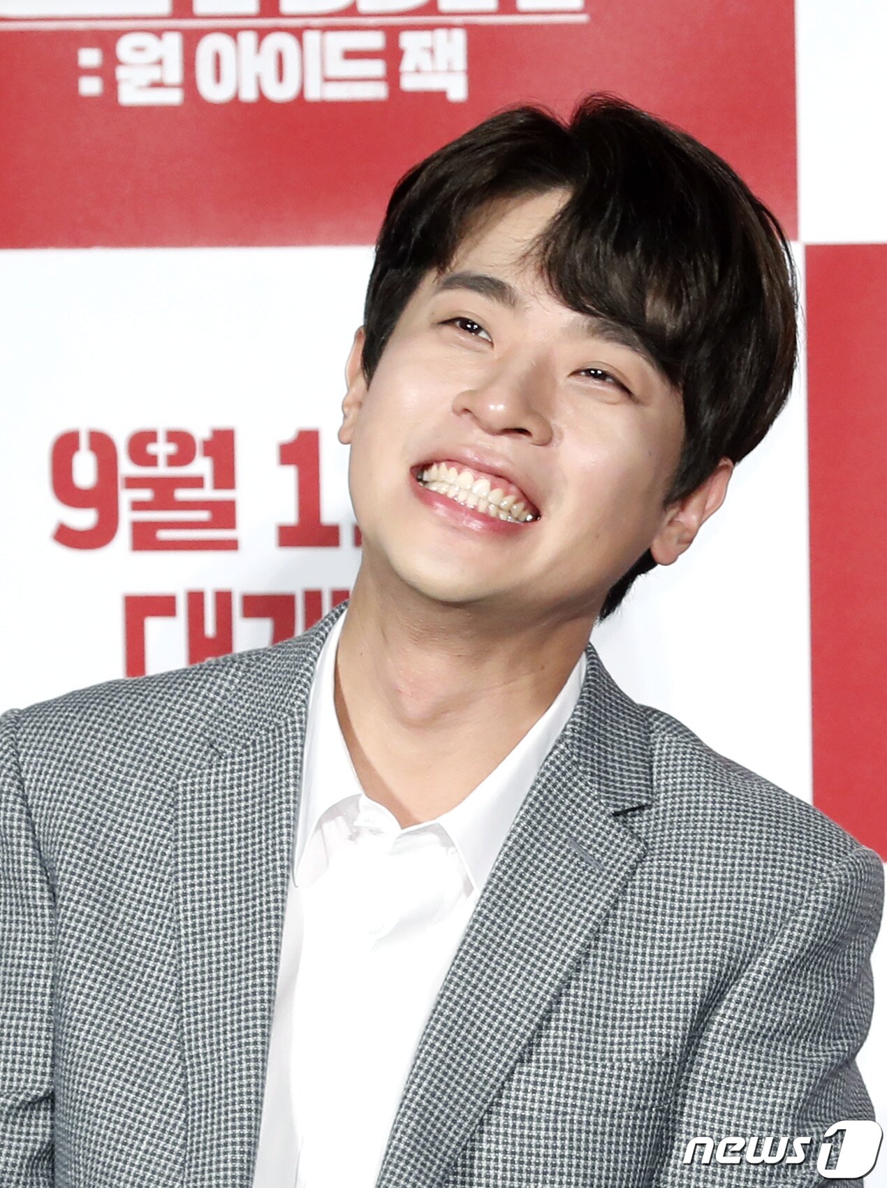 본문 이미지 - 배우 박정민이 8일 서울 광진구 롯데시네마 건대입구에서 열린 영화 ‘타짜 : 원 아이드 잭’ 제작보고회에 참석해 미소를 짓고 있다. '타짜: 원 아이드 잭'은 인생을 바꿀 기회의 카드 원 아이드 잭을 받고 모인 타짜들이 목숨을 건 한판에 올인하는 이야기를 그린 작품이다. 2019.8.8/뉴스1 ⓒ News1 권현진 기자