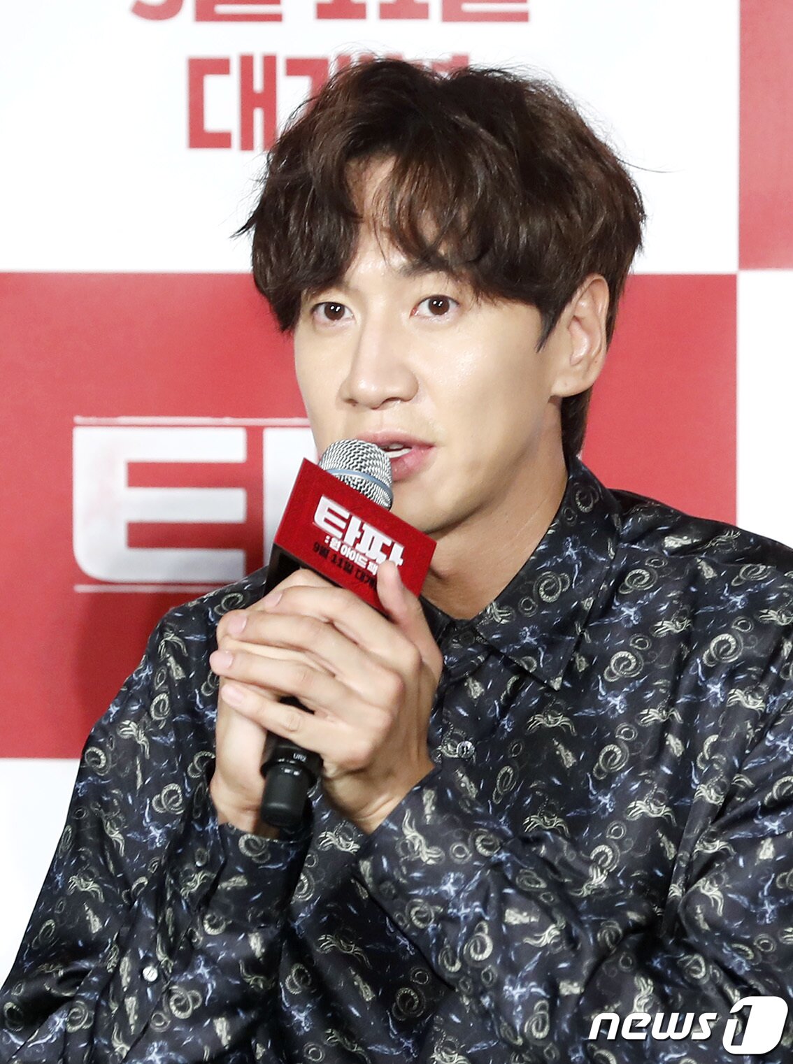 본문 이미지 - 배우 이광수가 8일 서울 광진구 롯데시네마 건대입구에서 열린 영화 ‘타짜 : 원 아이드 잭’ 제작보고회에 참석해 인사말을 하고 있다. '타짜: 원 아이드 잭'은 인생을 바꿀 기회의 카드 원 아이드 잭을 받고 모인 타짜들이 목숨을 건 한판에 올인하는 이야기를 그린 작품이다. 2019.8.8/뉴스1 ⓒ News1 권현진 기자