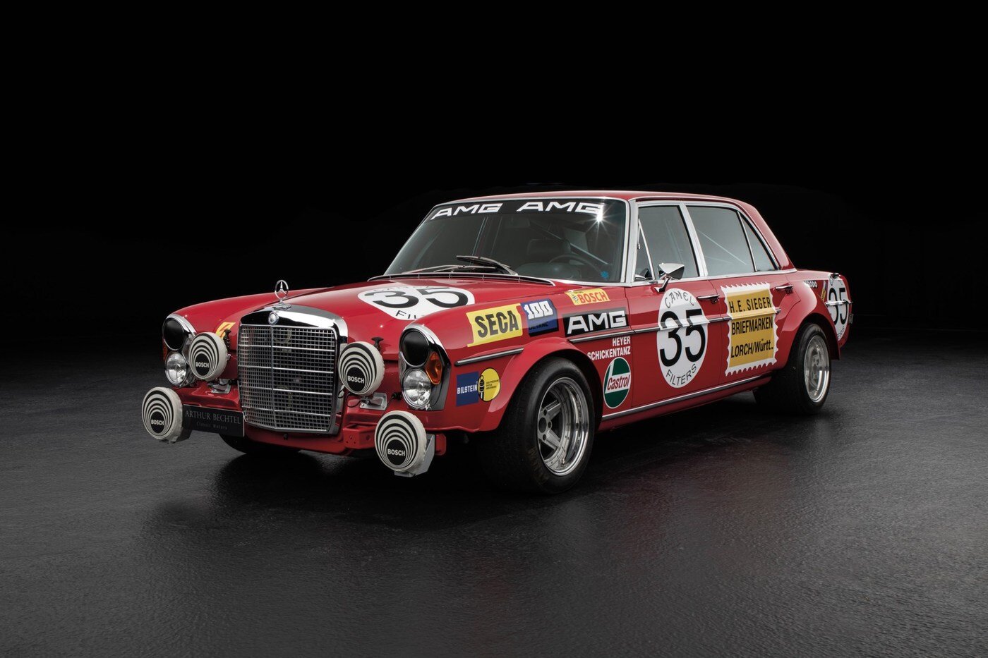 본문 이미지 - 메르세데스 벤츠 300SEL 6.3 AMG(Red Pig).(케이옥션 제공)ⓒ 뉴스1