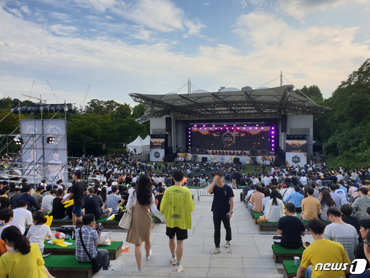 본문 이미지 - 1일 서울 광진구 서울어린이대공원 능동 숲속의무대에서 열린 '아프리카TV 스타리그'(ASL) 시즌8 결승전 현장. ⓒ 뉴스1 박병진 기자