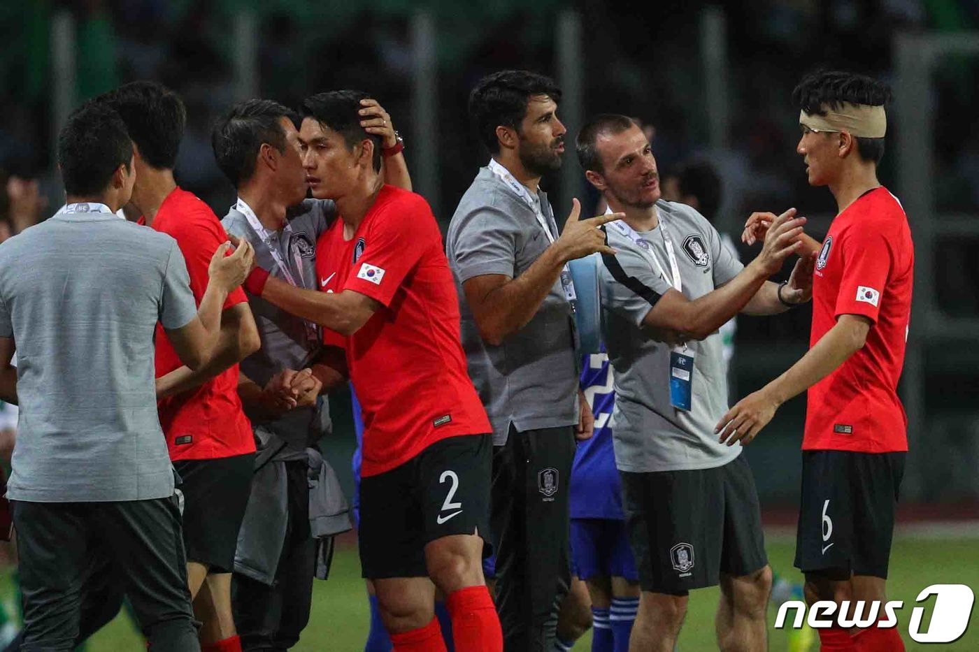 (아시바가트(투르크메니스탄)=뉴스1)  성동훈 기자 = 10일 오후(현지시간) 투르크메니스탄 아시가바트 코페트다그 스타디움에서 열린 '2022 국제축구연맹(FIFA) 카타르 월드컵 …