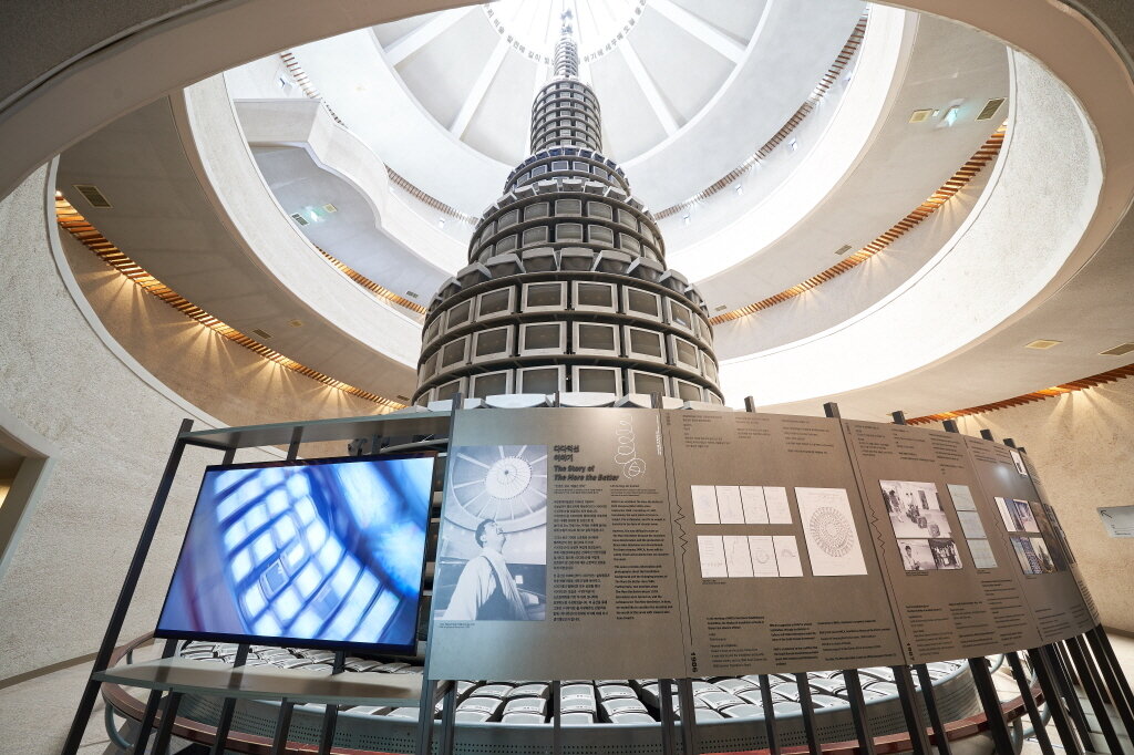 본문 이미지 - 국립현대미술관 과천관 '다다익선 이야기' 전시 전경 (2019).(국립현대미술관 제공)ⓒ 뉴스1