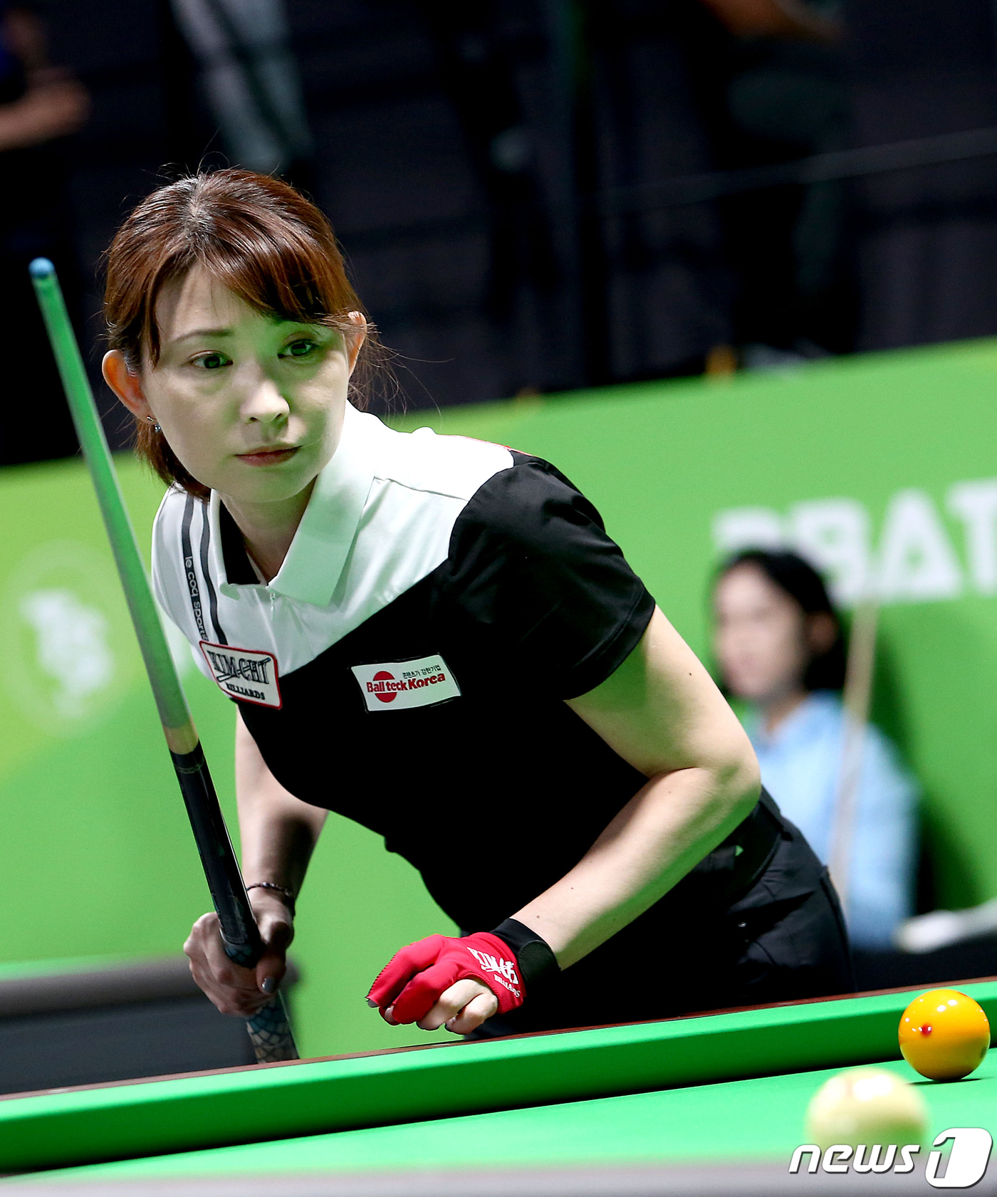 (서울=뉴스1) = 11일 서울 강서구 메이필드 호텔에서 열린 TS샴푸 PBA-LPBA 챔피언십 대회 둘째날 경기에서 하야시 나미코(일본)가 경기를 펼치고 있다. (PBA 프로당구 …