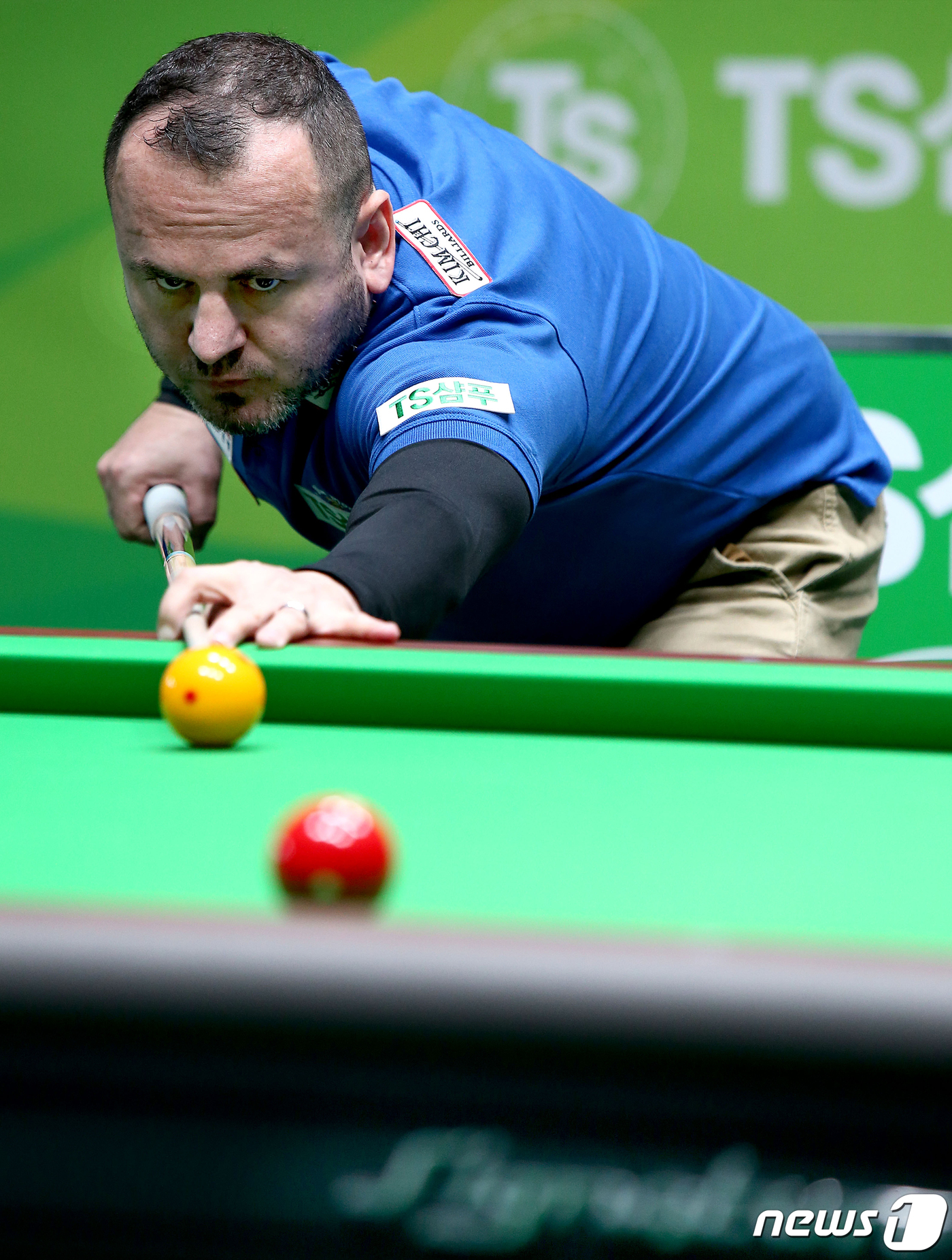 (서울=뉴스1) = 11일 서울 강서구 메이필드 호텔에서 열린 TS샴푸 PBA-LPBA 챔피언십 대회 둘째날 경기에서 로빈슨 모랄레스(콜롬비아) 경기를 펼치고 있다. (PBA 프로 …