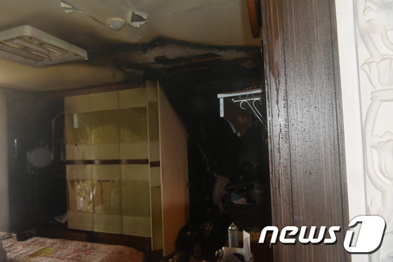 대전 서구 도안동의 한 아파트에서 12일 오전 11시 9분께 거주가가 스스로 불을 지르는 방화사건이 발생했다. (사진=서부소방서 제공) © 뉴스1