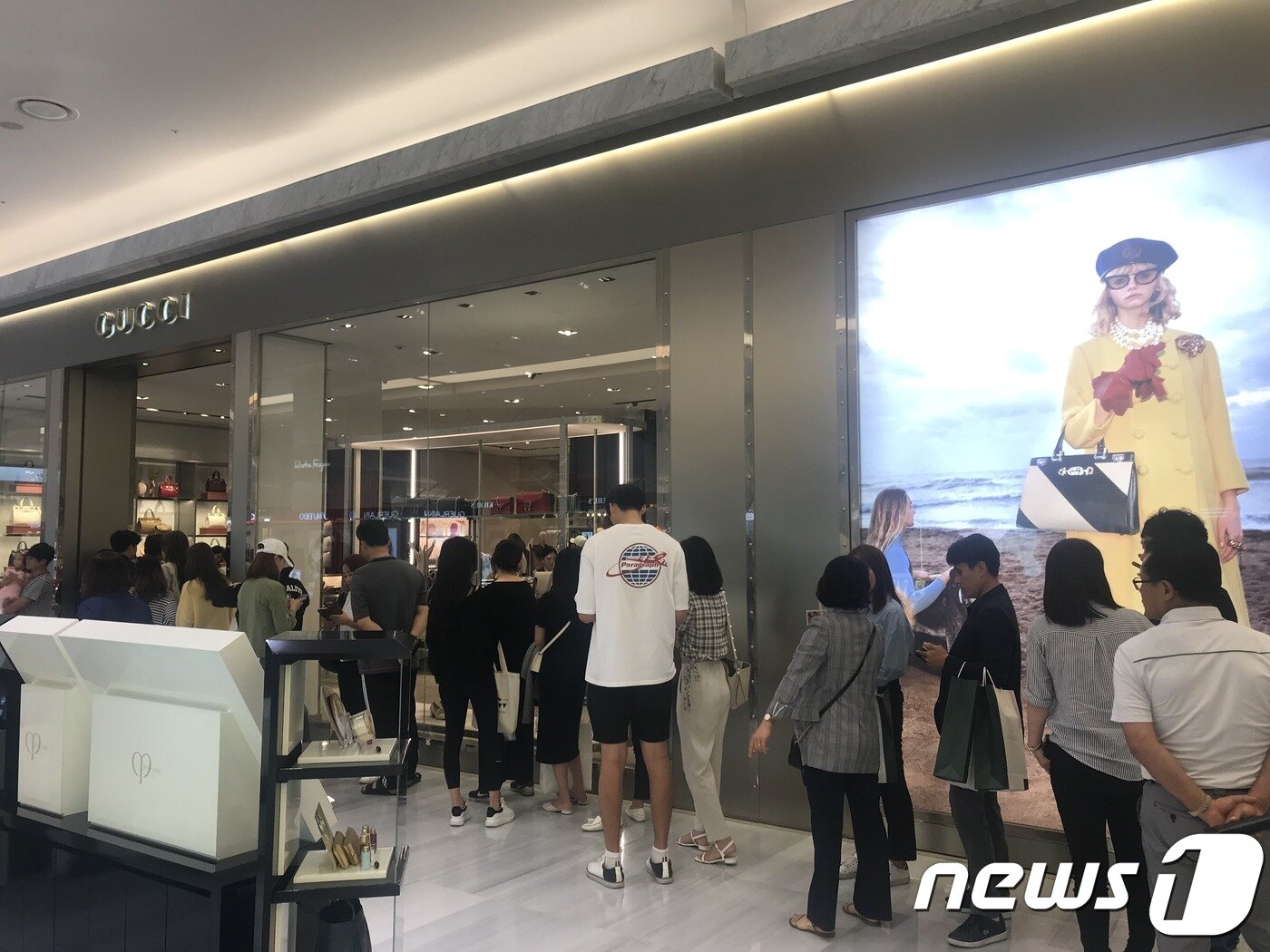 본문 이미지 - 15일 현대백화점 판교점 구찌 매장.ⓒ 뉴스1