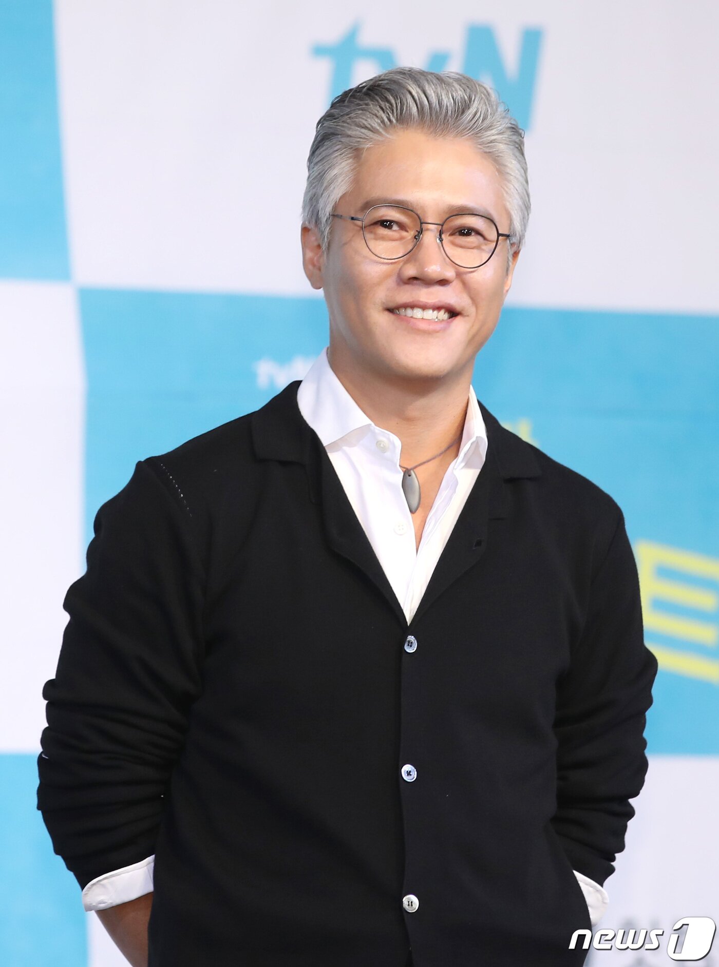 본문 이미지 - 배우 박호산이 16일 오전 서울 베스트웨스턴프리미어서울가든호텔에서 열린 tvN '쌉니다 천리마마트' 제작발표회에 참석해 포즈를 취하고 있다. '쌉니다 천리마마트'는 저품격 무사태평 천리마마트를 기사회생시키려는 엘리트 점장 문석구(이동휘 분)와 마트를 말아먹으려는 휴먼 불도저 사장 정복동(김병철 분)이 주인공인 코믹 드라마이다. 2019.9.16/뉴스1 ⓒ News1 권현진 기자