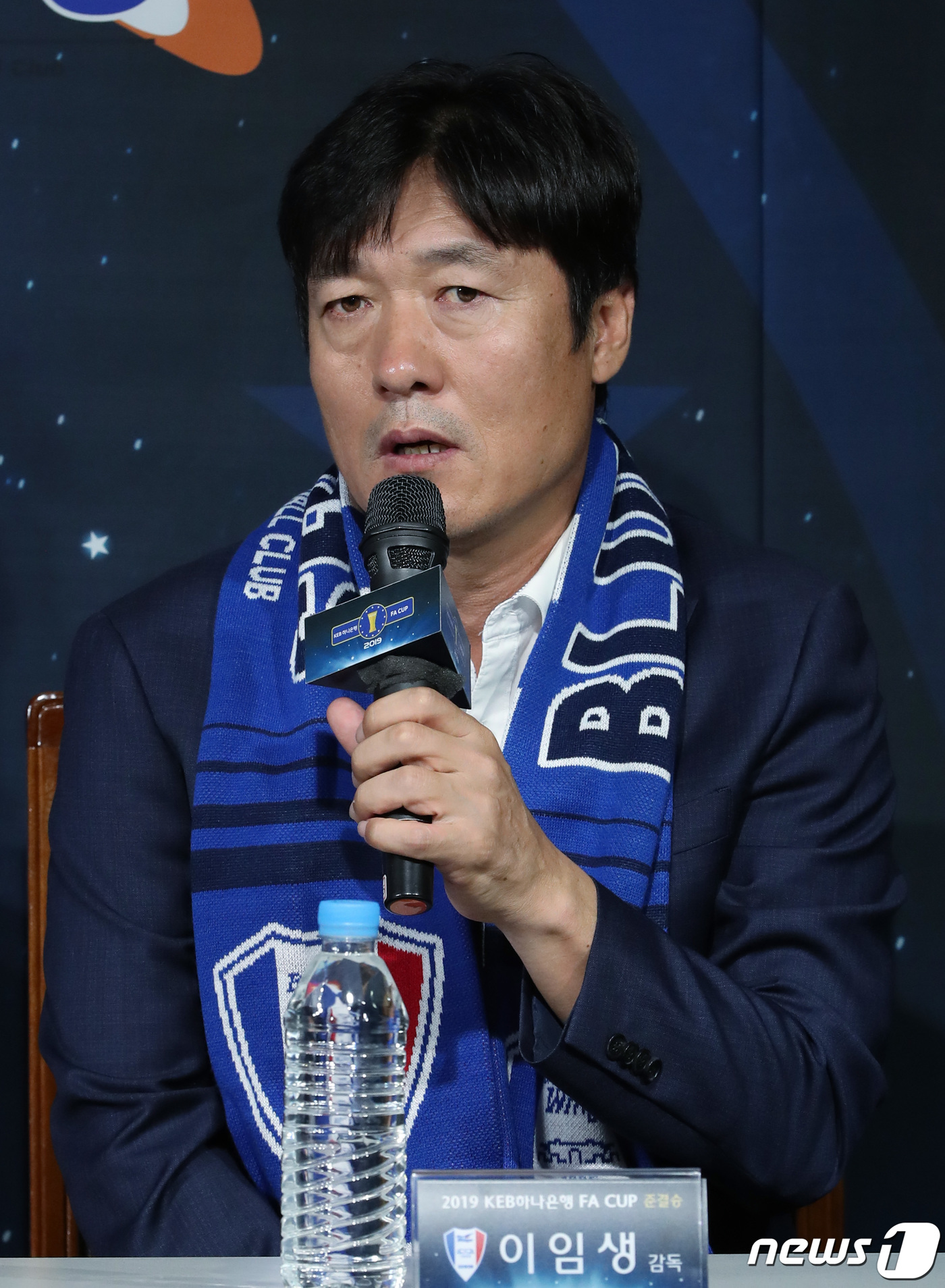 (서울=뉴스1) 박정호 기자 = 이임생 수원삼성 감독이 16일 오후 서울 종로구 신문로 축구회관에서 열린 2019 KEB하나은행 FA컵 준결승 미디어데이에서 각오를 밝히고 있다. …