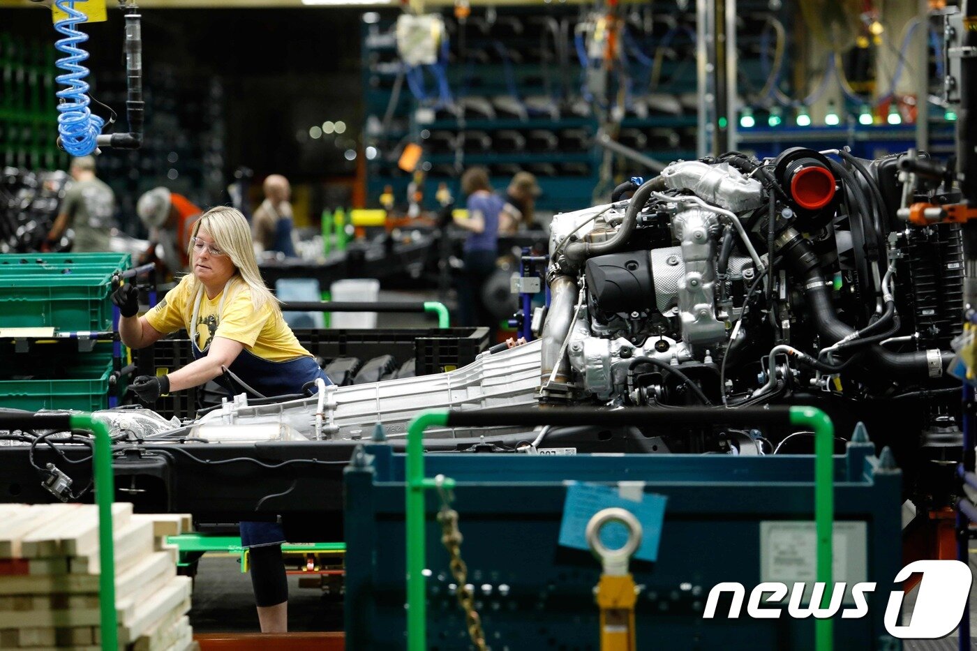 본문 이미지 - 제너럴모터스의 한 미국 공장 모습.ⓒ AFP=뉴스1