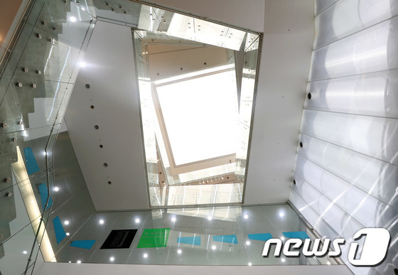 서울대학교 미술관 지하에서 바라본 천장./뉴스1 © News1 이동해 기자
