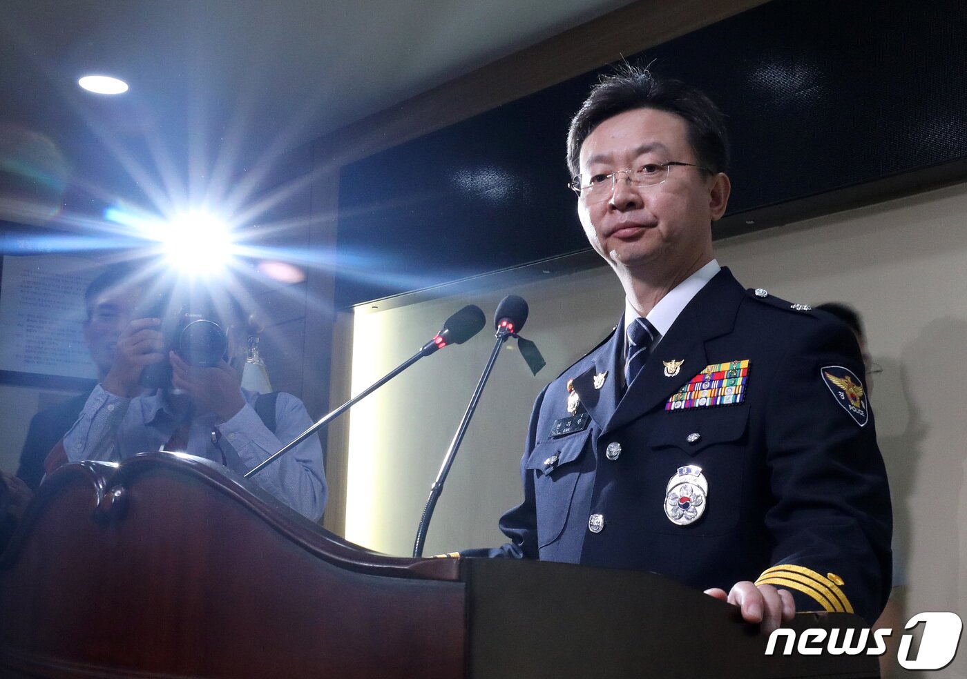 본문 이미지 - 19일 오전 경기도 수원시 장안구 경기남부지방경찰청에서 반기수 화성연쇄살인사건 수사본부장(경기남부청 2부장)이 사건 개요를 설명하고 있다. 2019.9.19/뉴스1 ⓒ News1 조태형 기자