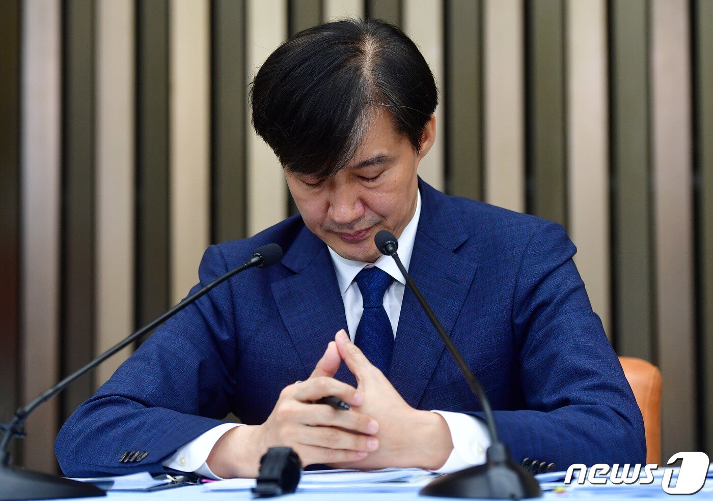 본문 이미지 - 조국 법무부 장관 후보자가 2일 오후 서울 여의도 국회에서 열린 기자간담회에서 자녀 관련 얘기를 하다 잠시 생각에 잠겨 있다.  ⓒ News1 임세영 기자