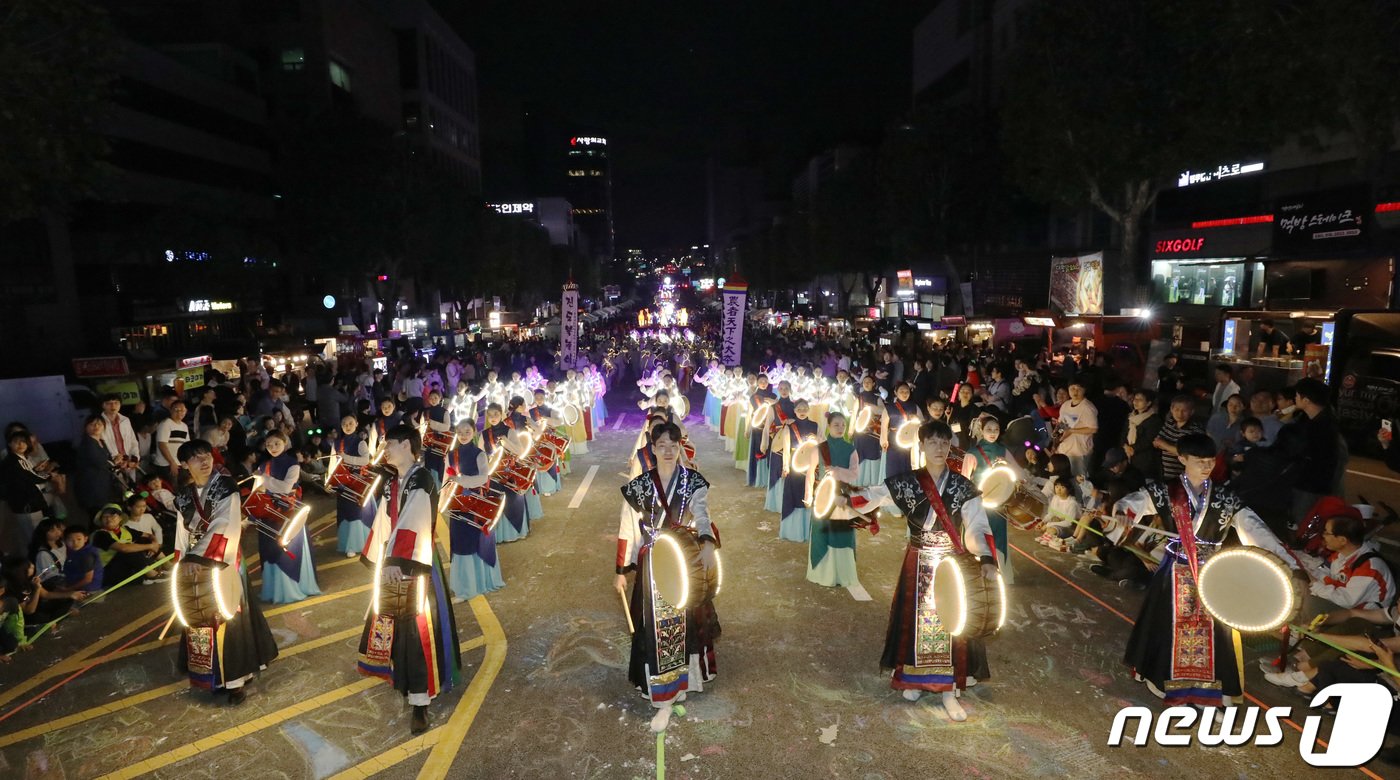 본문 이미지 - 지난 2019년 열린 '서리풀 페스티벌'. (자료사진) 2019.9.21/뉴스1 ⓒ News1 박세연 기자