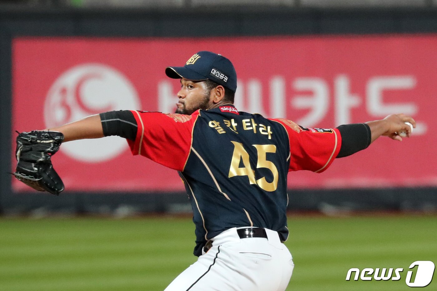 본문 이미지 - 라울 알칸타라가 KT 위즈에서 두산 베어스로 유니폼을 바꿔 입고 2020년을 맞이한다. /뉴스1 ⓒ News1 조태형 기자