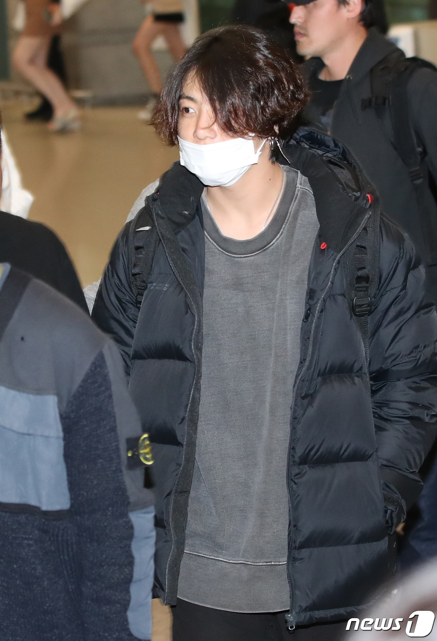 (인천공항=뉴스1) 권현진 기자 = 그룹 방탄소년단(BTS) 정국이 24일 오전 해외 일정을 마치고 인천국제공항을 통해 입국하고 있다. 2019.9.24/뉴스1