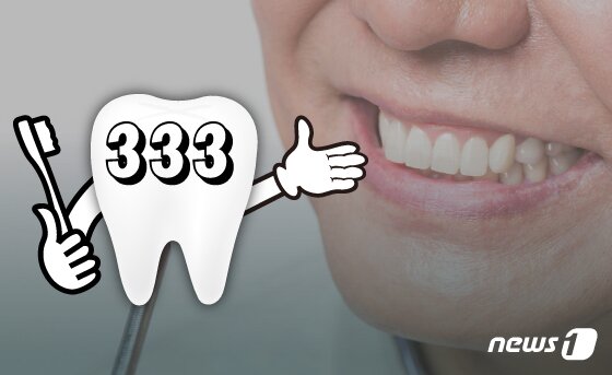 본문 이미지 - 당장 양치를 할 수 없는 상황일 경우 물을 자주 마시면 음식물 잔사, 구강 내 세균 등을 일차적으로 제거할 수 있다.  