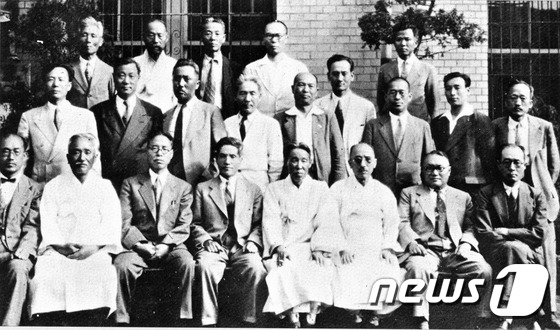 조선어 학회 기념사진 1946년© 뉴스1