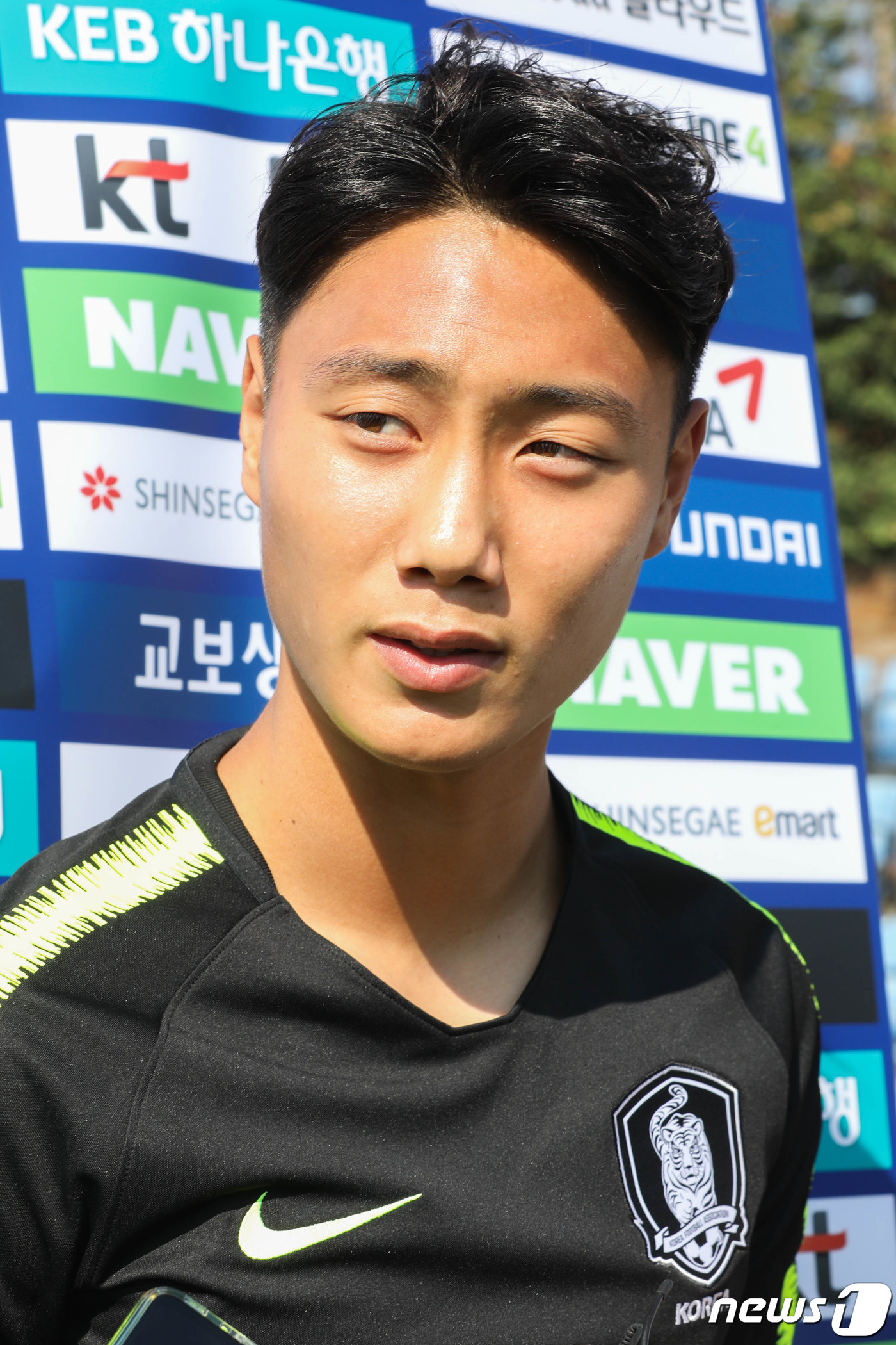 (이스탄불(터키)=뉴스1) 성동훈 기자 = 축구 국가대표팀 백승호가 3일 오후(한국시간) 터키 이스탄불 파티흐 테림 연습경기장에서 인터뷰를 하고 있다.벤투 감독이 이끄는 대표팀은 …