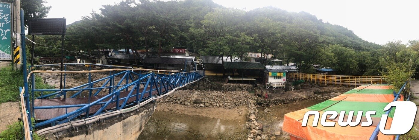 본문 이미지 - 경기도 포천시 백운계곡 일대 불법 철제다리 ⓒ 뉴스1