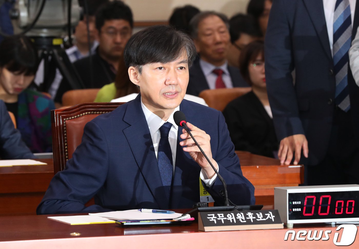 본문 이미지 - 조국 법무부장관 후보자 시절 서울 여의도 국회에서 열린 인사청문회에 출석해 모두발언 하는 모습. 2019.9.6/뉴스1 ⓒ News1 이종덕 기자