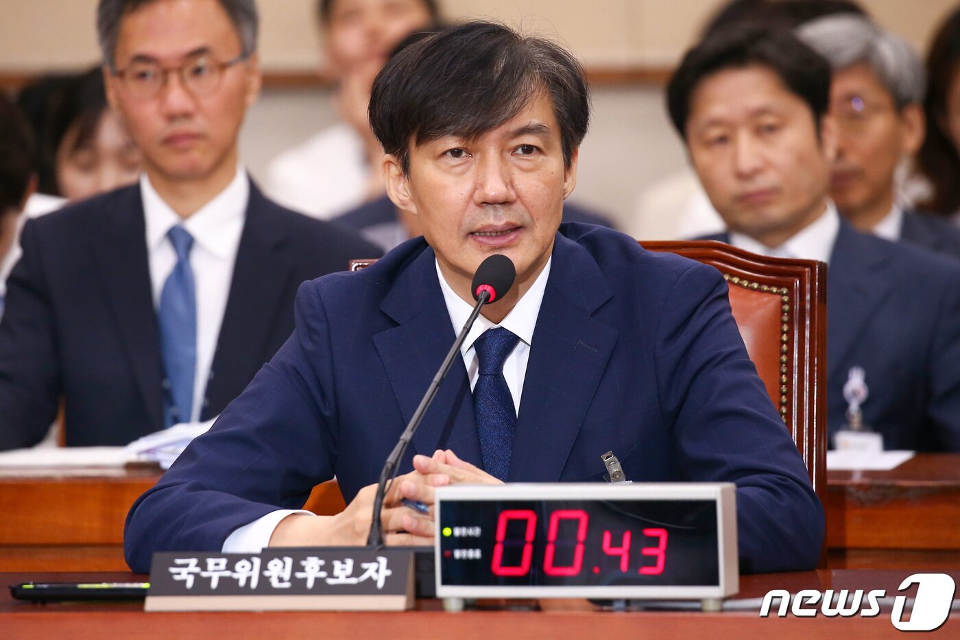 본문 이미지 - 조국 법무부 장관 후보자가 6일 국회 법제사법위원회 전체회의실에서 열린 인사청문회에 출석해 의원들 질의에 답변하고 있다. 2019.9.6/뉴스1 ⓒ News1 이종덕 기자