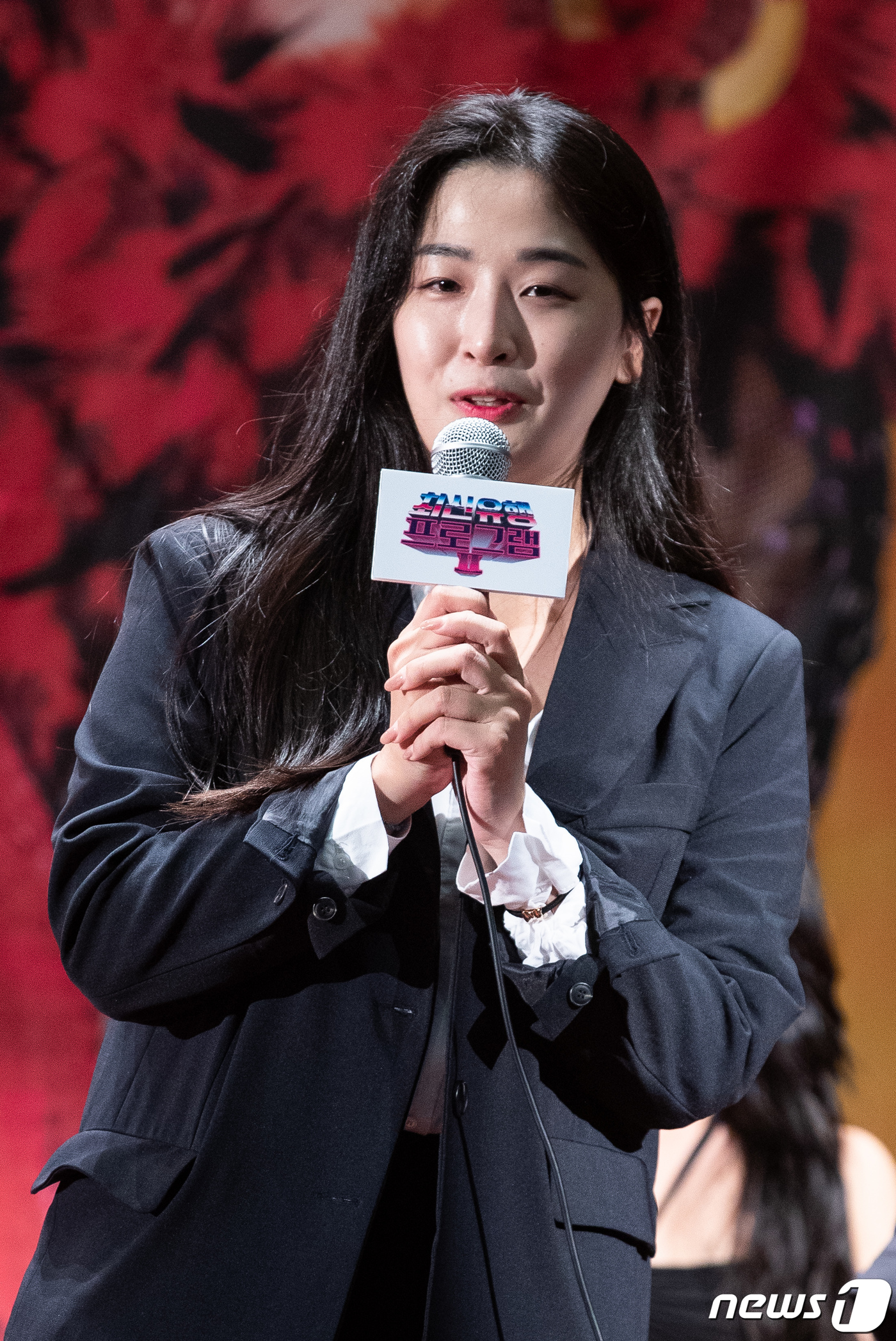 (서울=뉴스1) 유승관 기자 = 강나래 PD가 6일 서울 마포구 누리꿈스퀘어에서 열린 XtvN '최신유행 프로그램2' 제작발표회에서 인사말을 하고 있다.9월7일 밤 12시 첫 방송 …