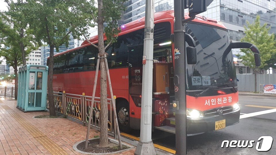 본문 이미지 - 오전 6시20분에 구로에서 출발하는 쿠팡 셔틀버스 ⓒ 뉴스1/정혜민 기자