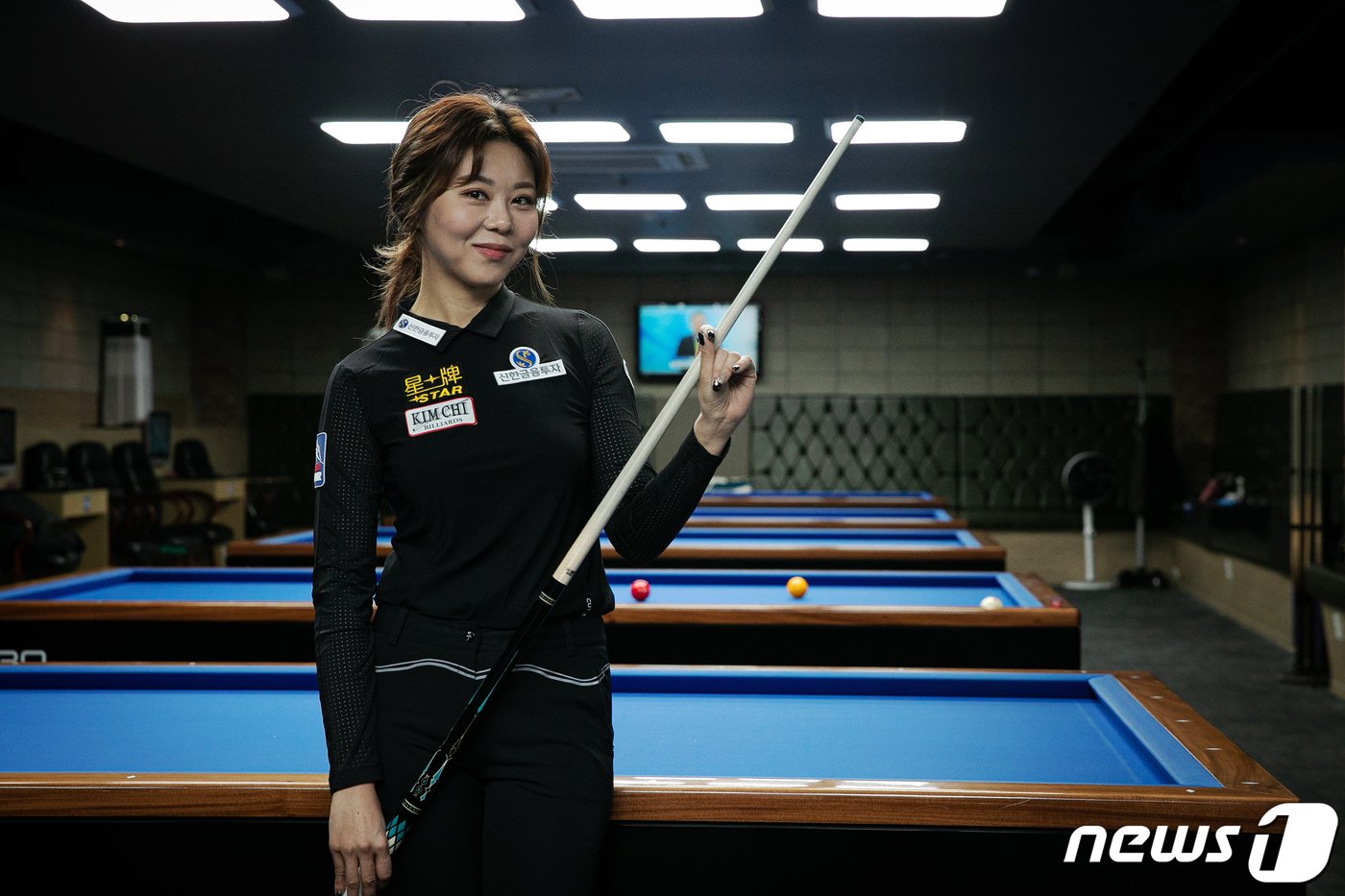 본문 이미지 - 당구 선수 김가영이 10일 오후 서울 여의도의 한 당구장에서 뉴스1과 인터뷰에 앞서 포즈를 취하고 있다. 2020.1.10/뉴스1 ⓒ News1 이승배 기자