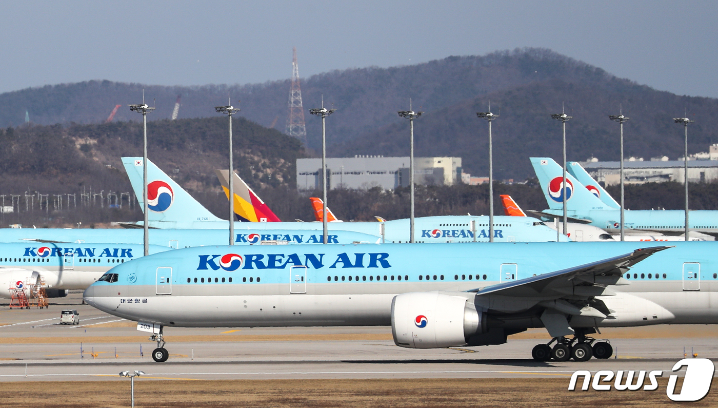 (인천공항=뉴스1) 성동훈 기자 = 반도종합건설이 계열사 대호개발을 통해 한진칼의 지분을 추가로 매수해 3대 주주로 올라섰다. 반도건설이 조원태 현 회장과 누나인 조현아 전 부사장 …