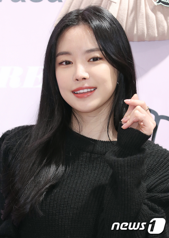 손나은 