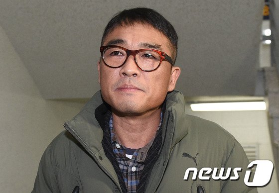 강남경찰서 출석하는 김건모 '묵묵부답'