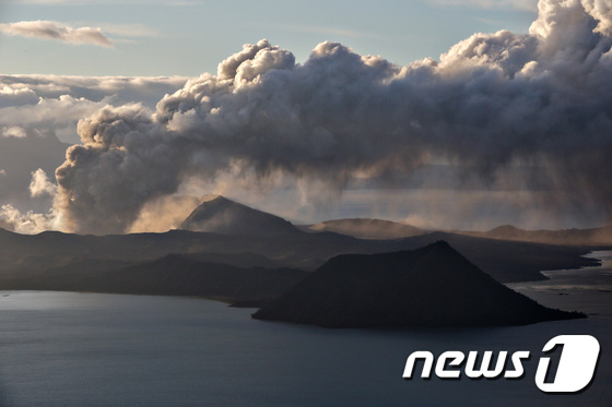 필리핀 탈 화산. © 로이터=뉴스1